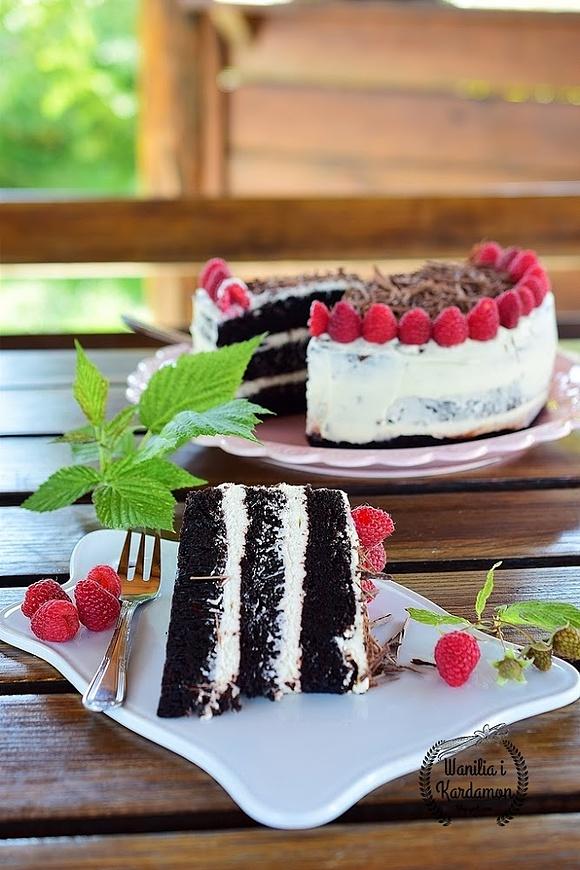 Torcik brownie z malinami