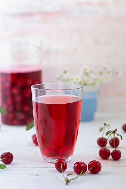 Kompot z wiśni i owoców sezonowych