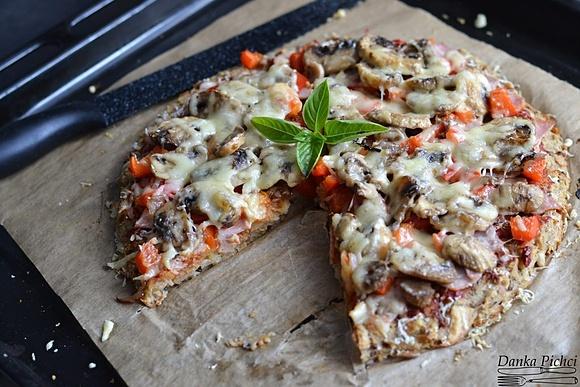 Pizza z czerstwego pieczywa