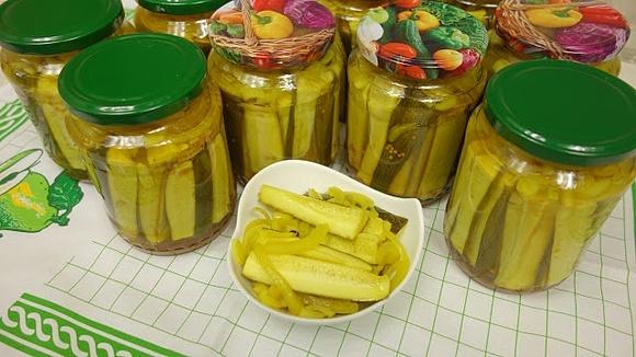 Cukinia marynowana z curry na zimę