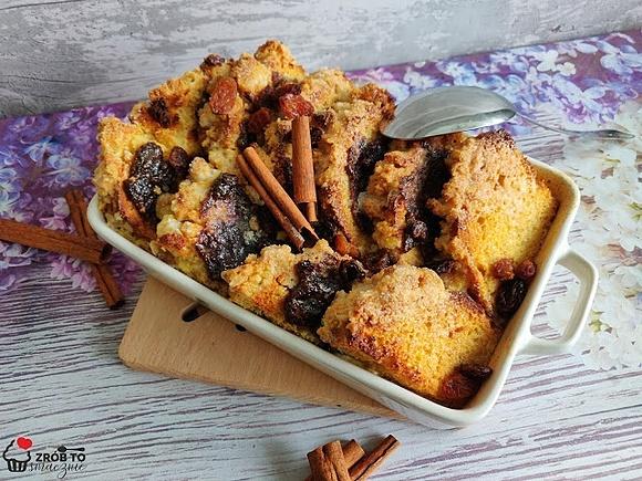 Pudding z drożdżówki z powidłami śliwkowymi i cynamonem