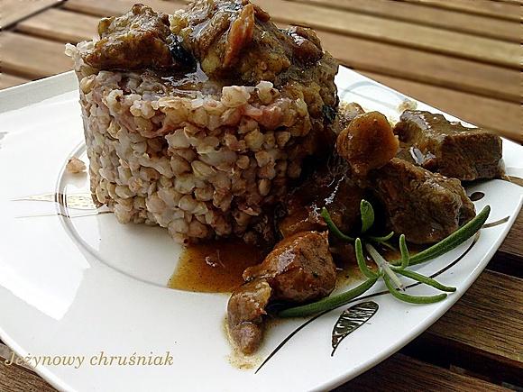 Gulasz z kaszą gryczaną