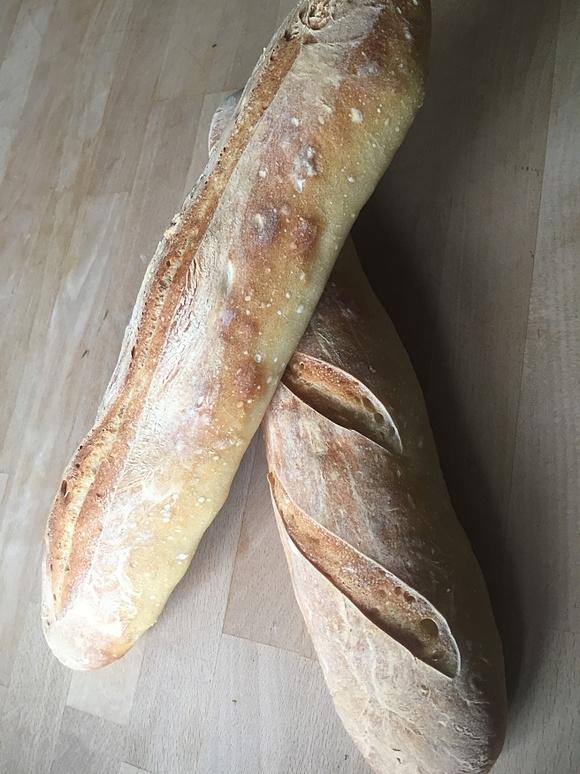 Bagietki domowe z chrupiącą skórką