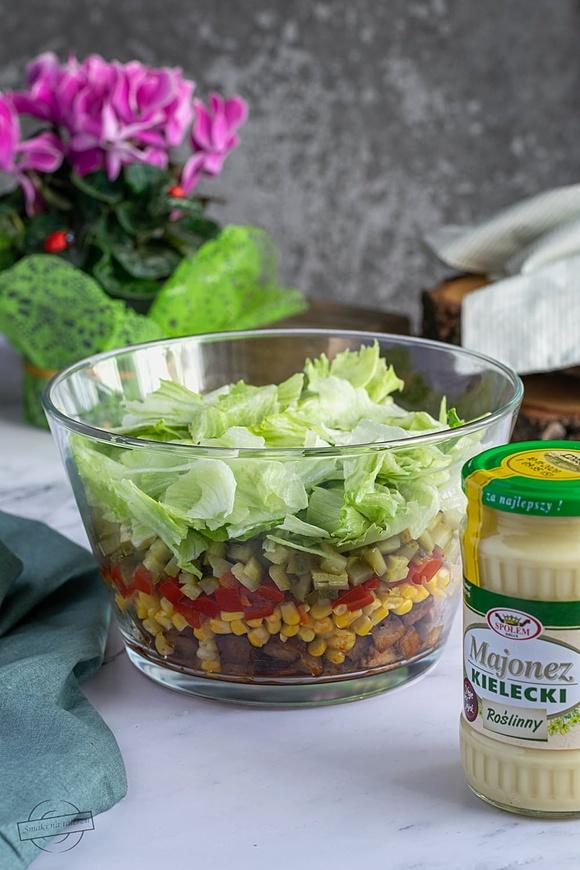 Sałatka warstwowa z tofu a'la Gyros
