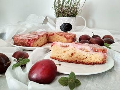 Odwrócone ciasto ze śliwkami