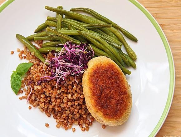Kotlet mielony z boczkiem cukinią i mozzarellą