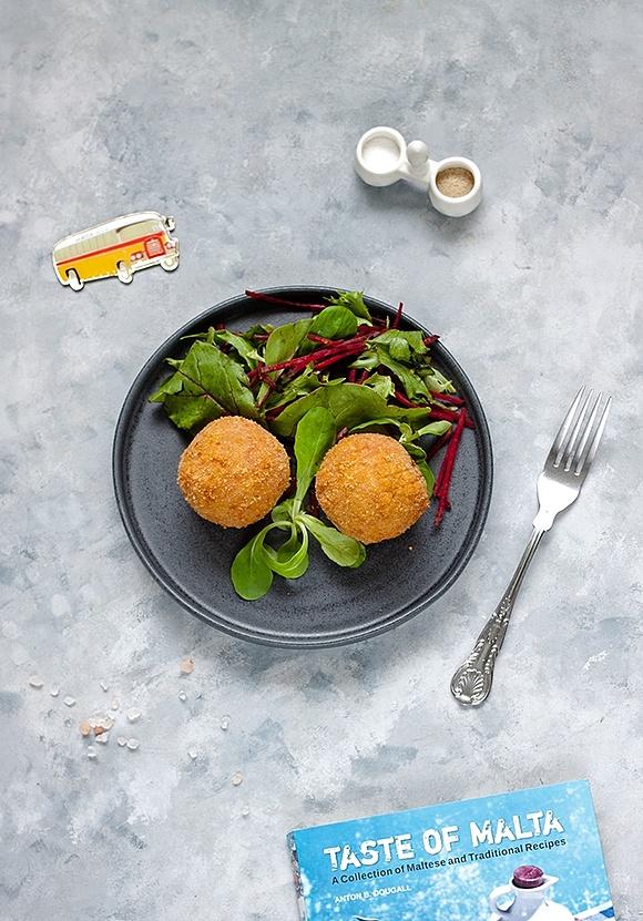 Arancini ryżowe kulki z mozzarellą