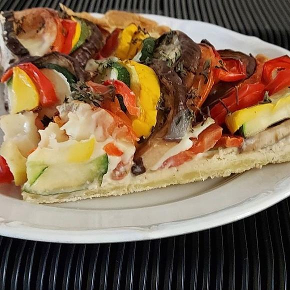 Tarta warzywna z bakłażanem, cukinią i mozzarellą