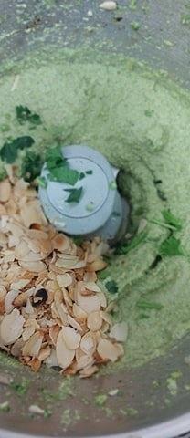 Pesto z brokuła i ziaren słonecznika