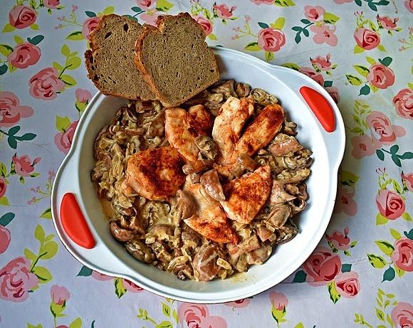 Grillowana pierś w sosie rydzowym