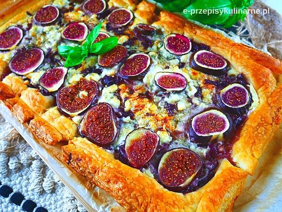 Tarta z ciasta francuskiego z figami i serem pleśniowym