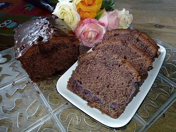 Czekoladowa babka z wiśniami