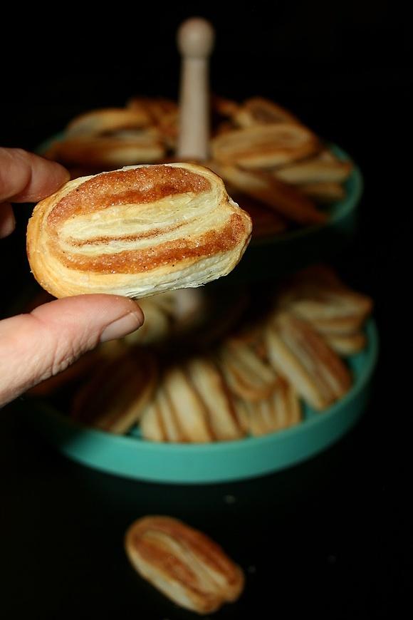 Francuskie ciasteczka cynamonowe i karmelowe