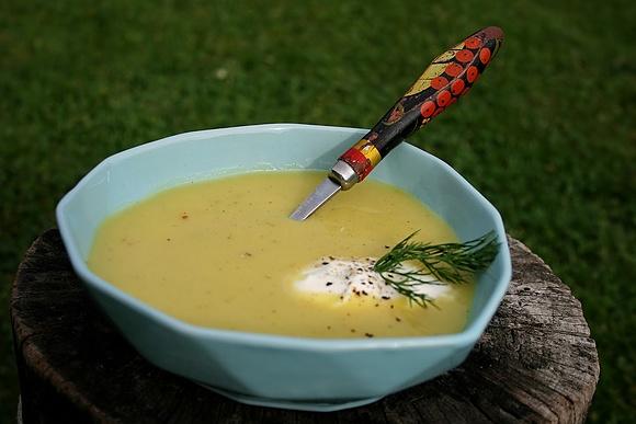 Zupa krem ziemniaczana z porem i cebulą
