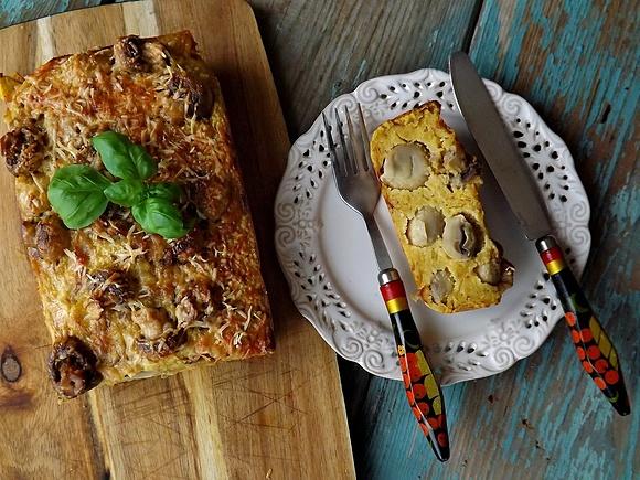 Babka z kaszy kuskus i pieczarkami