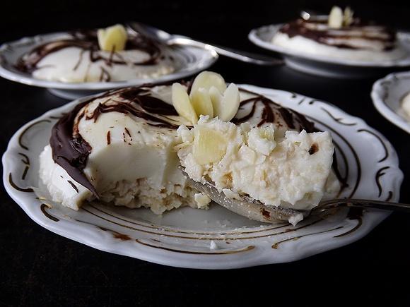 Kokosowa panna cotta z mleczkiem kokosowym