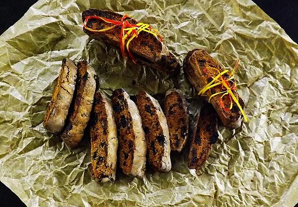 Biscotti ze śliwkami, daktylami i żurawiną