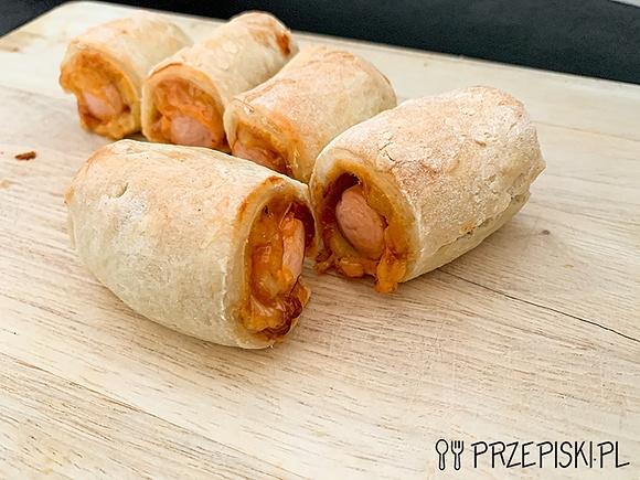 Mini hot-dogi – parówki w cieście drożdżowym