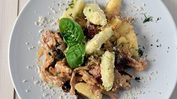 Gnocchi w sosie pomidorowo-kurkowym