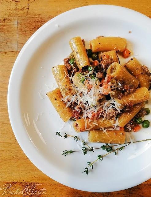 Makaron rigatoni z indyczym ragu bianco