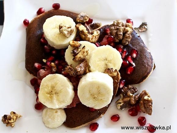 Razowe pancakes z salsą z grejpfruta i ziaren granatu