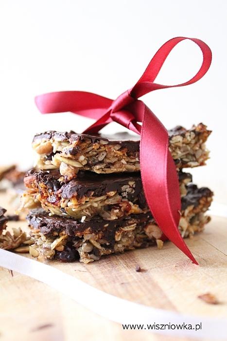 Batoniki granola zdrowe i pożywne na drugie śniadanie