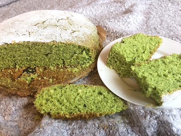 Puszysta zielona babka