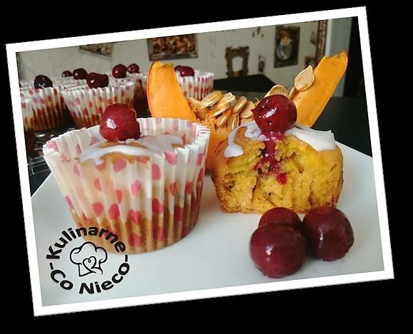 Muffiny dyniowe z konfiturą wiśniową i lukrem