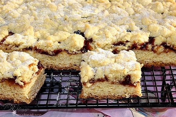 Szybkie i tanie kruche ciasto z dżemem i kruszonką