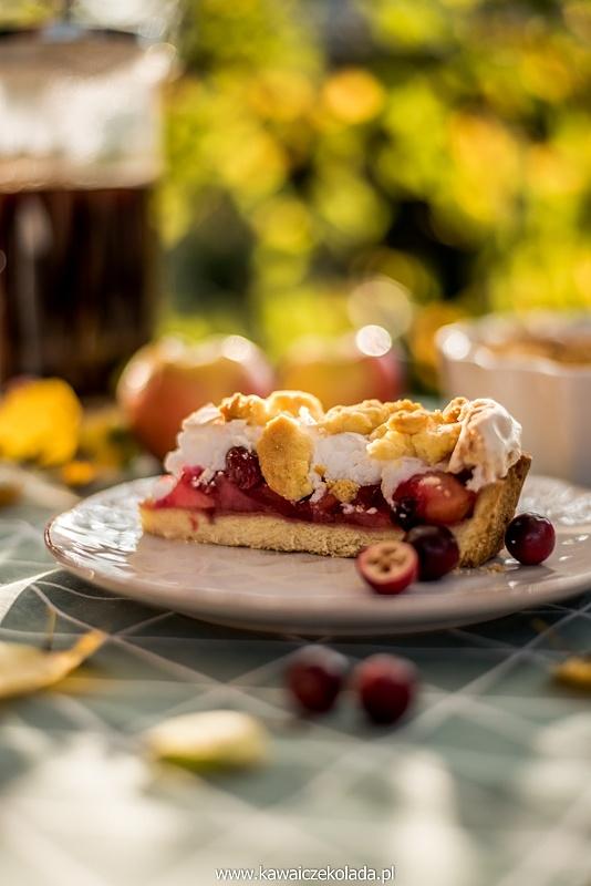 Szarlotka z bezą i żurawiną