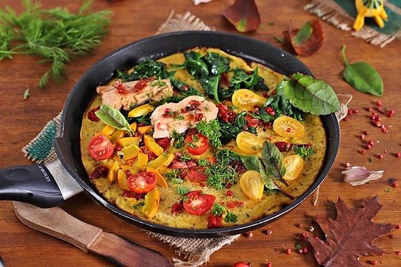 Dyniowy omlet ze szpinakiem i łososiem