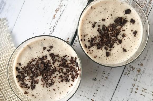 Bananowe smoothie straciatella