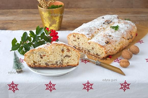 Niemiecki Stollen bez drożdży z twarogiem i bakaliami