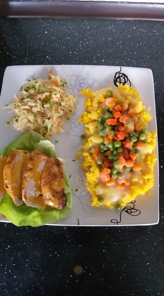 Pieczona pierś z kurczaka w sosie