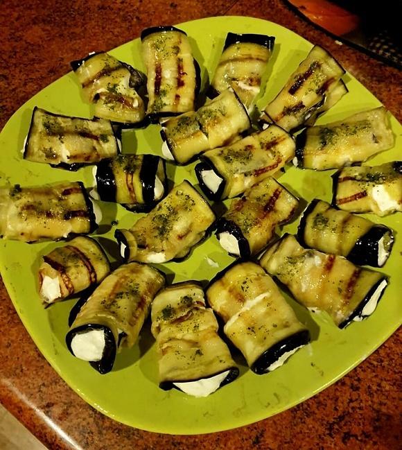 Grillowane bakłażany z serkiem śmietankowym