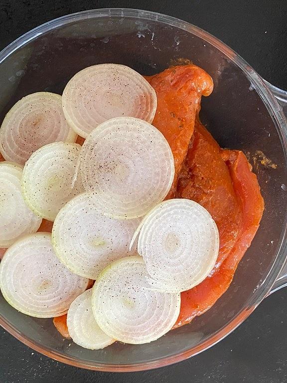 Jak upiec pierś z indyka, by była miękka i soczysta