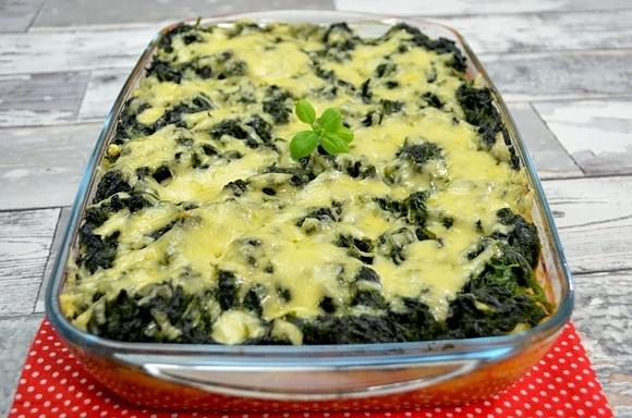 Zapiekanka z mielonym mięsem, puree ziemniaczanym i szpinakiem