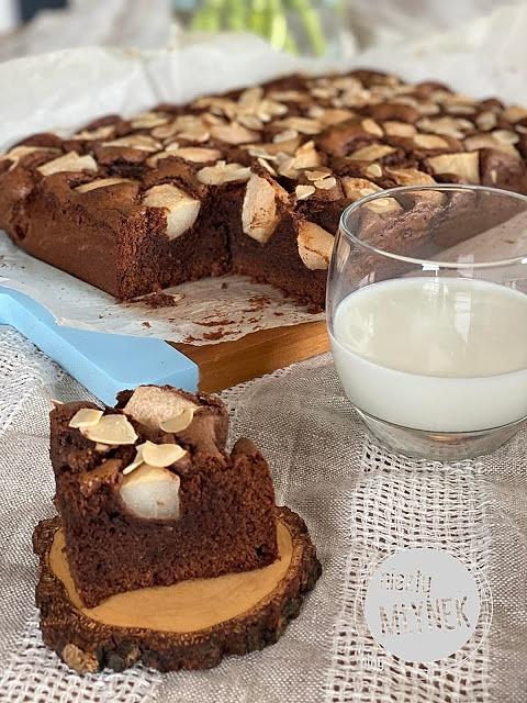Migdałowe brownie z gruszkami