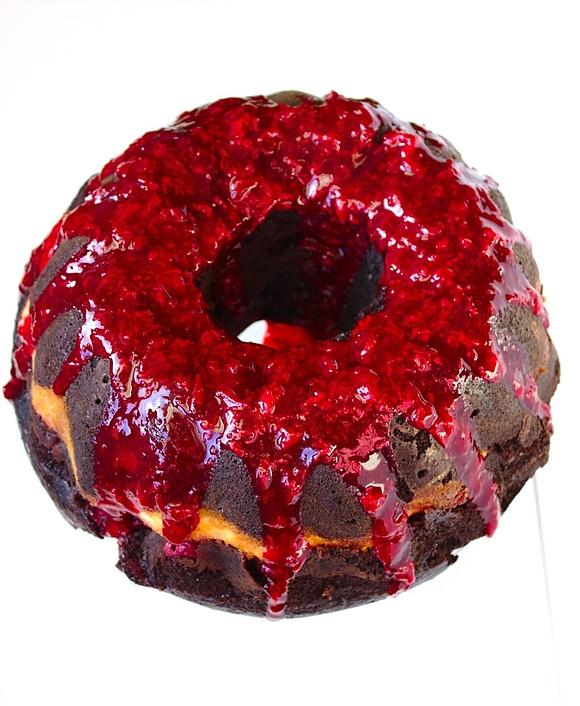 Babka czekoladowa z wiśniami i twarogiem