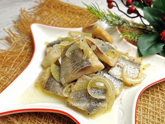 Śledzie pieprzone smaczna przekąska na każdą okazję