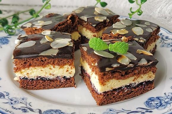 Czekoladowe ciasto z adwokatem lekkie i puszyste
