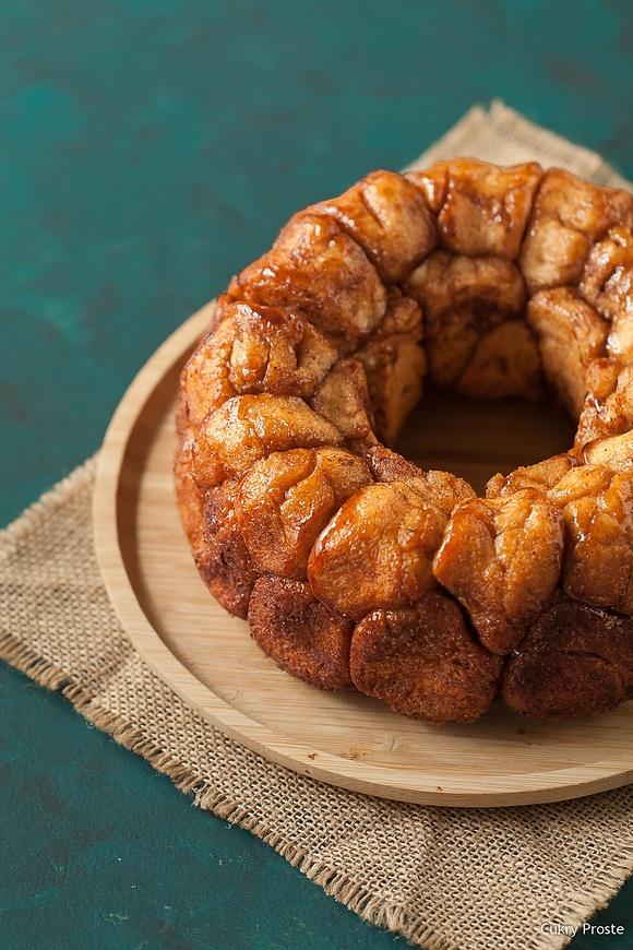 Monkey bread – puszysty deser drożdżowy z cynamonem
