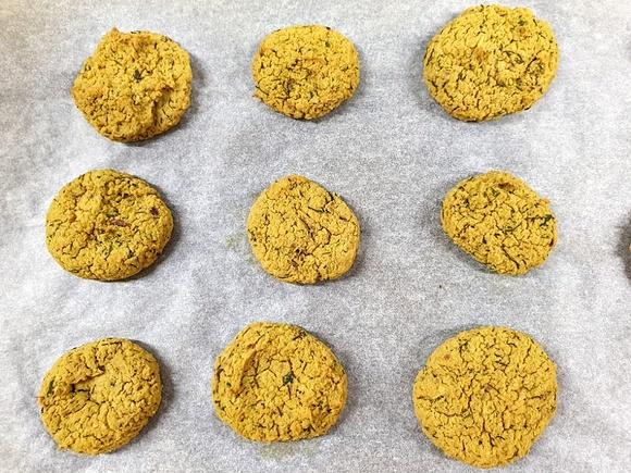 Pieczone mini kotleciki z ciecierzycy