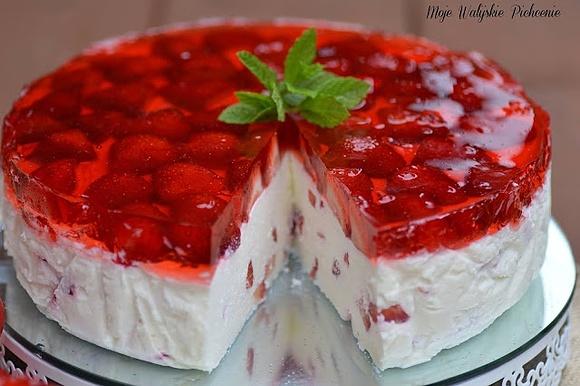 Truskawkowy sernik na zimno z twarogu i mascarpone