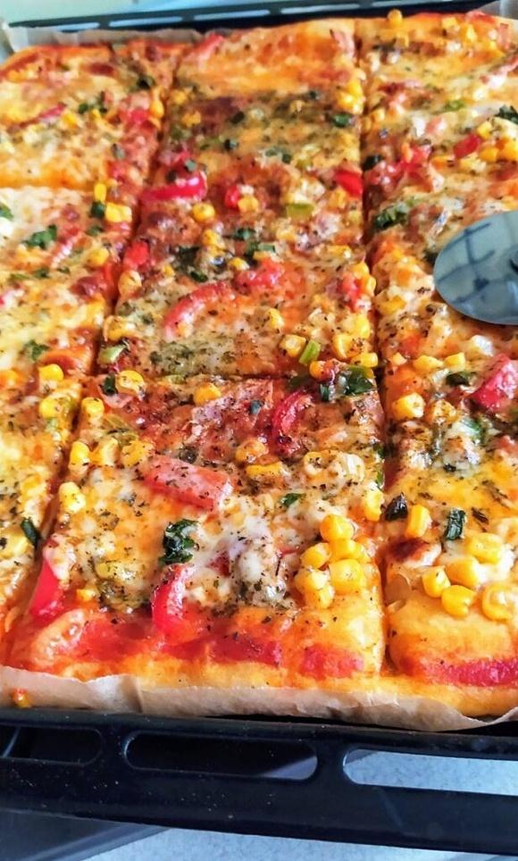 Domowa pizza - przepis na pyszną włoską pizzę krok po kroku