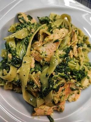Tagliatelle z szpinakiem i łososiem