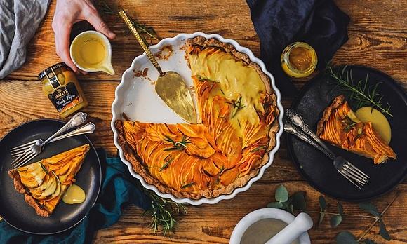 Wytrawna tarta z batatami serem kozim i rozmarynem