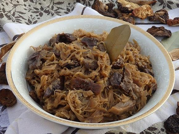 Kapusta z grzybami – przepis na danie bez mięsa