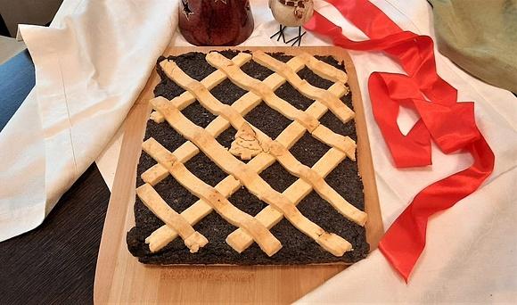 Makowiec z kratką na kruchym cieście z kaszą manną