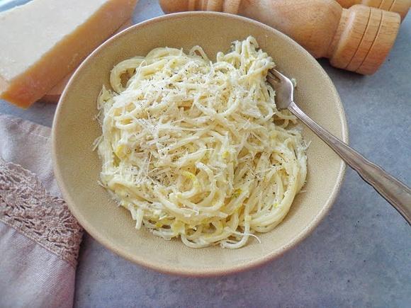 Spaghetti z sosem porowym